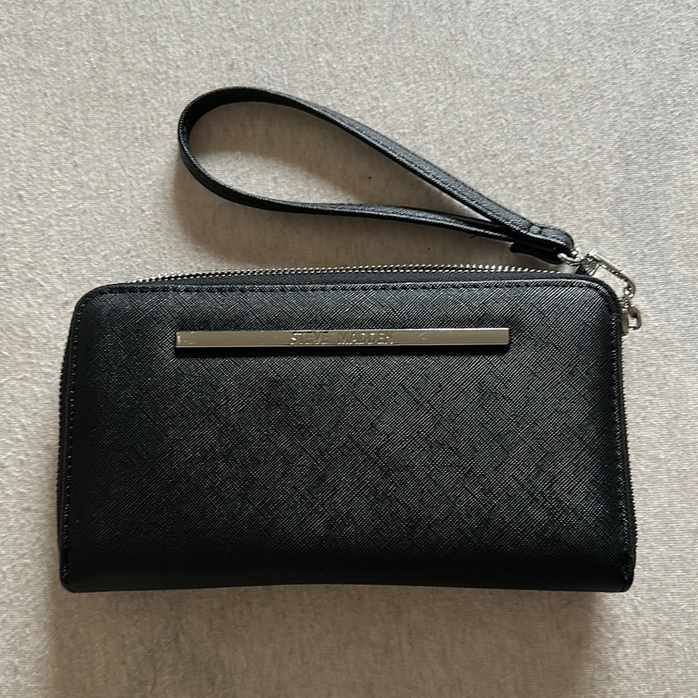 Steve Madden Zip Around Wrist Wallet in Black OS